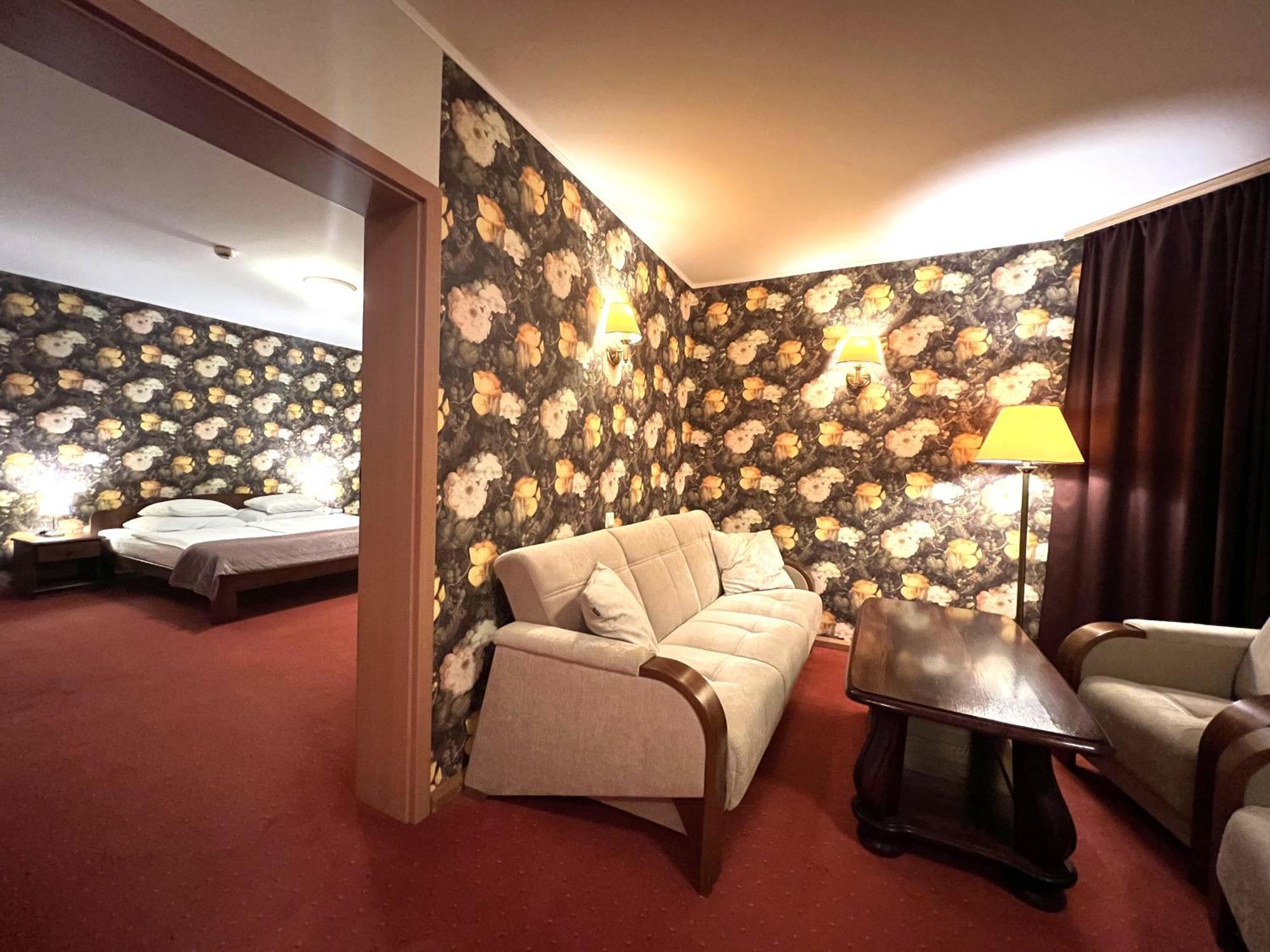 Hotel Klodzko Ngoại thất bức ảnh